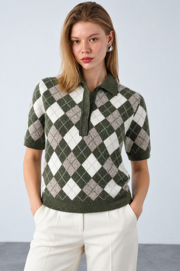 Women's Polo Collar Diamond Pattern Wool Sweater