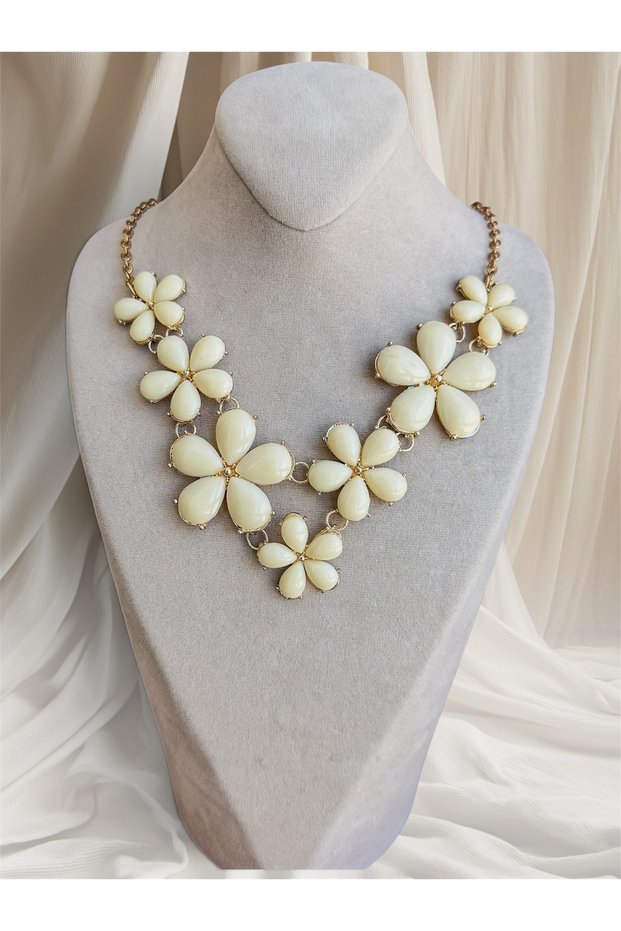Floral Ecru Flower Figured Necklace