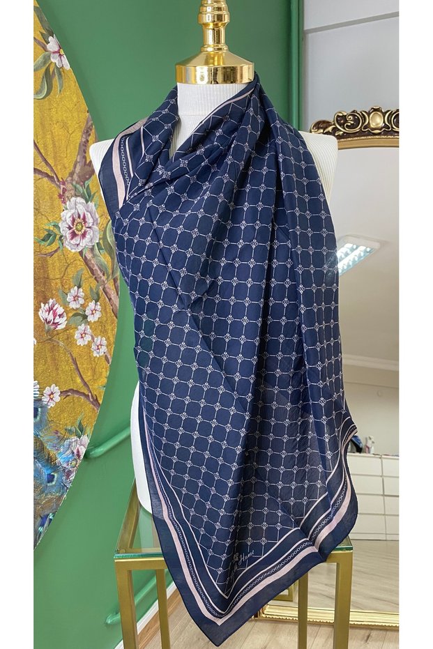 Olinda Scarf