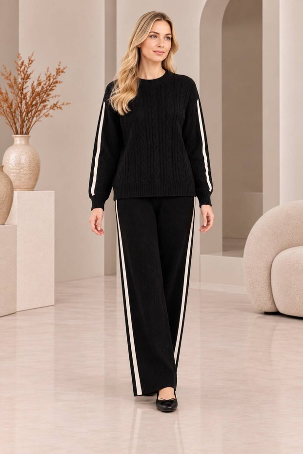 Women's comfortable fit knit 2-piece set with hair weave detail