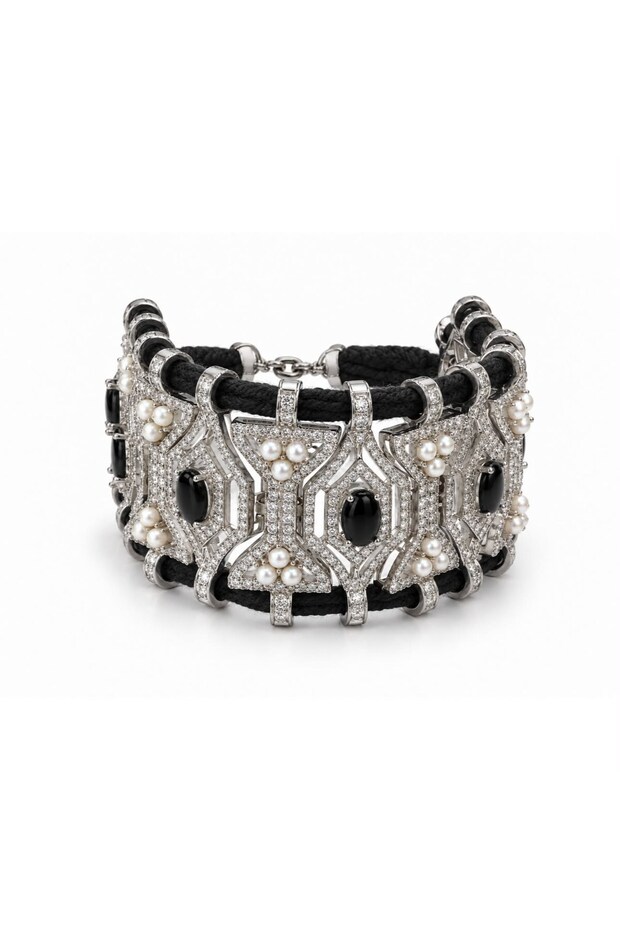 Jewel sparkling string bracelet