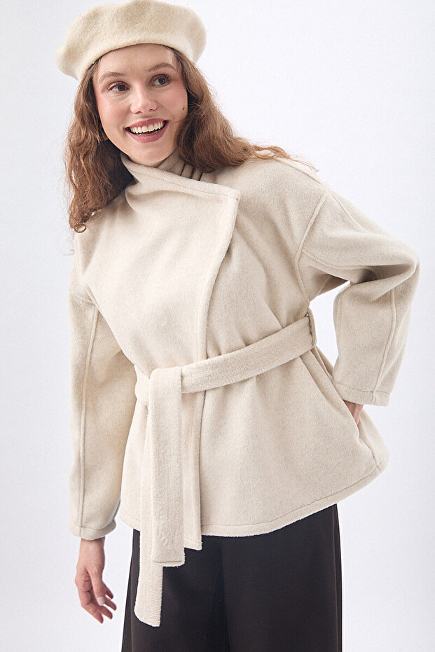 Asymmetrical Closure Short Coat White