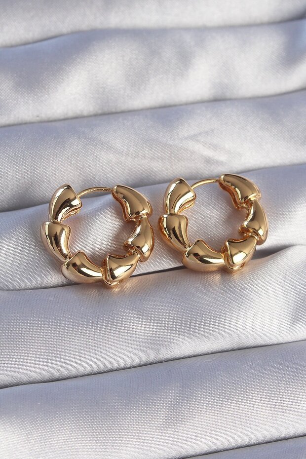 Brass Gold Color Drop Curl Design Hoop Earrings Tj-Bkp9084