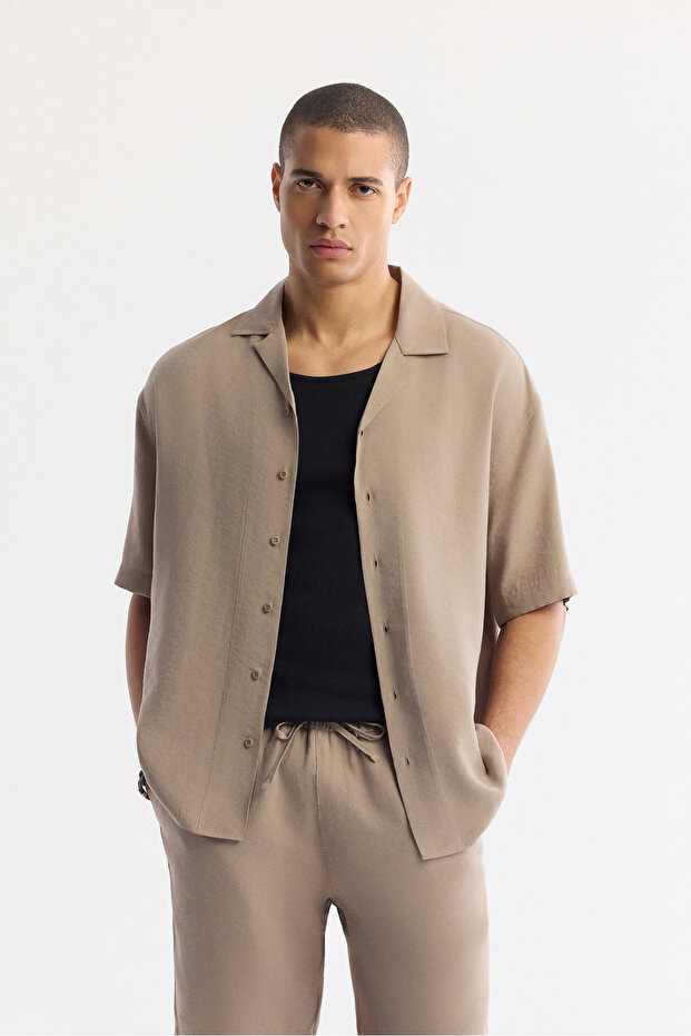 Men's Beige Apaj Collar Short Sleeve Soft Touch Oversize Fit Shirt A51Y2006