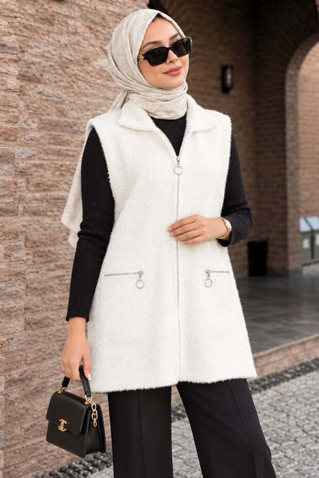 Cream Hijab Knitwear Vest with Zipper Pocket 250735Kr
