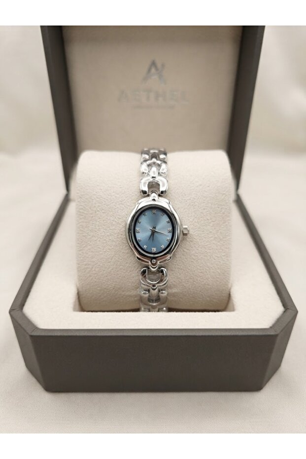 Minimal Elegant Model Women's Wrist Watch