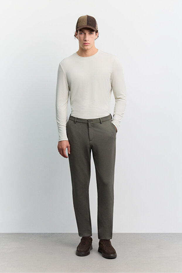 Men's Khaki Classic Waist Diagonal Patterned Wrinkle-Free Technical Fabric Relaxed Fit Trousers A62Y3008