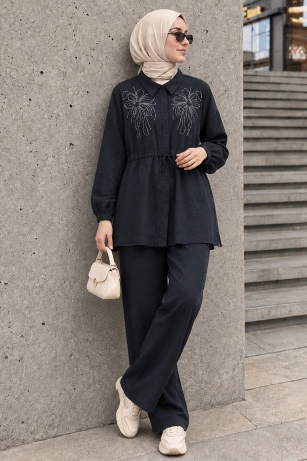 Stone Embroidered Shirt Collar Navy Blue Hijab Suit 26189L
