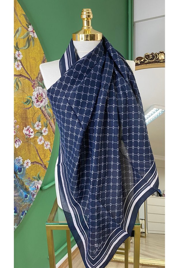 Olinda Scarf