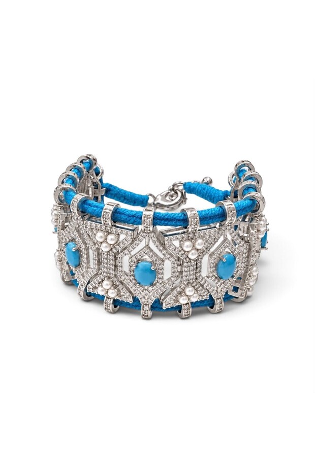Jewel sparkling string bracelet