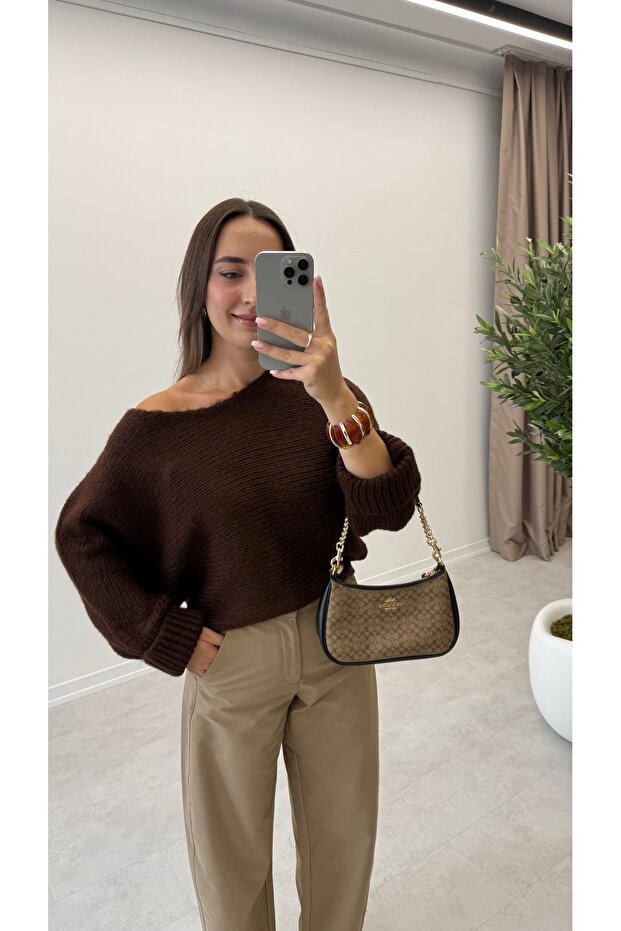 Sweater with Folded Sleeves Detail