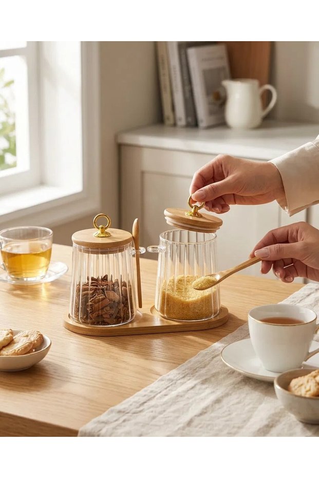 2-Piece Bamboo Stand Borosilicate Glass Jar Kitchen Set with Ring Lid and Striped Spoon 650 ml Dr57