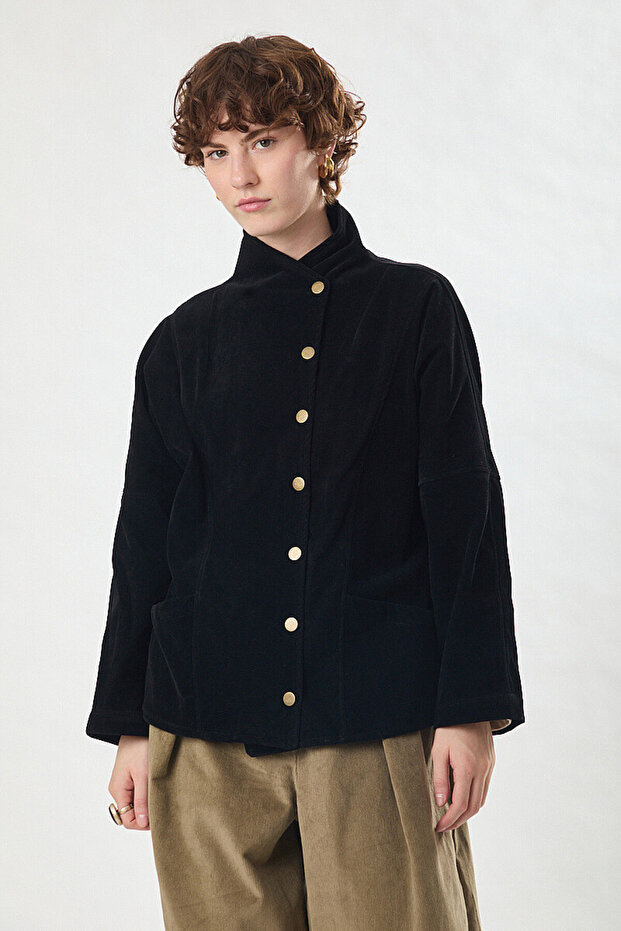 Low-Shoulder Jacket with Snap Fasteners on the Front, Black