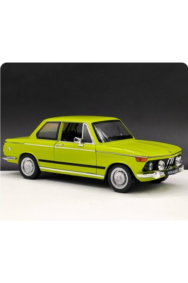 1/24 2002 Model Car