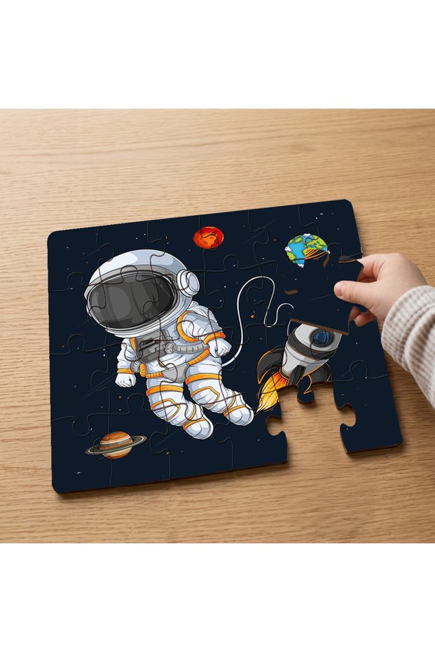 Astronaut in Space Children's Designed 24 Piece Wooden Children's Puzzle Mpk0617