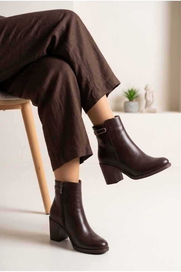 Women's Leather Textured Minimal Buckle Detailed Thick Block Heeled Zippered Stylish Boots