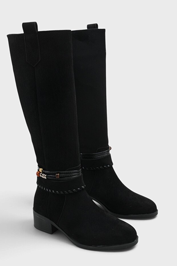 Simone Hand-Knitted Women's Boots with Wooden Accessories