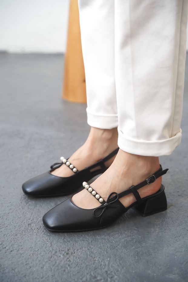 Women's Maste Pearl Low Heel Shoes - Black-Leather