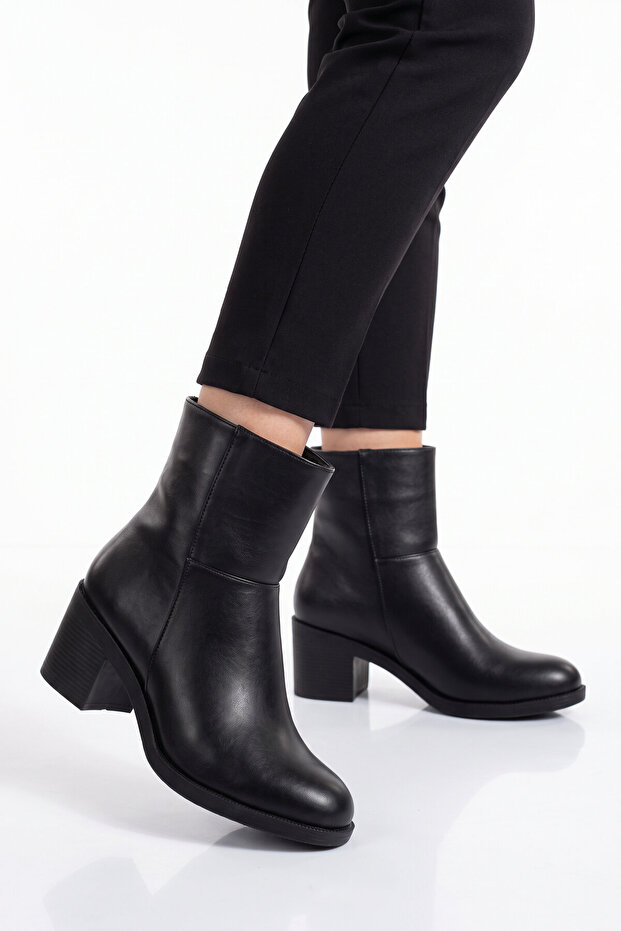 Black Leather Zippered Women's Heeled Boots Daily Office Event Stylish Comfortable Boots 224572