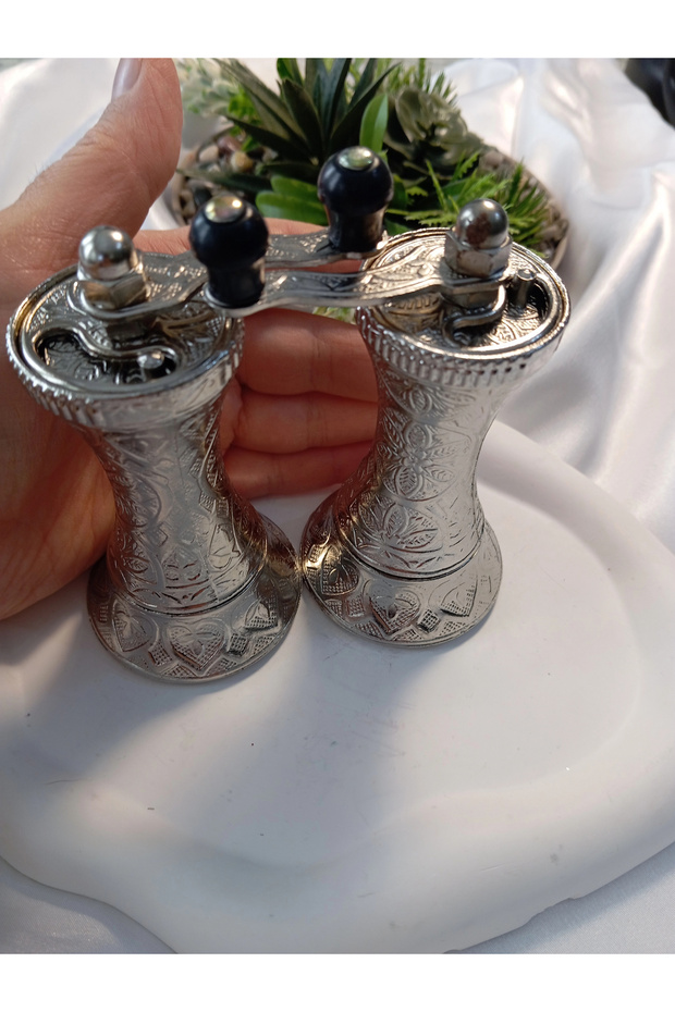 Authentic Zamak Salt, Pepper and Spice Mill (11 cm)