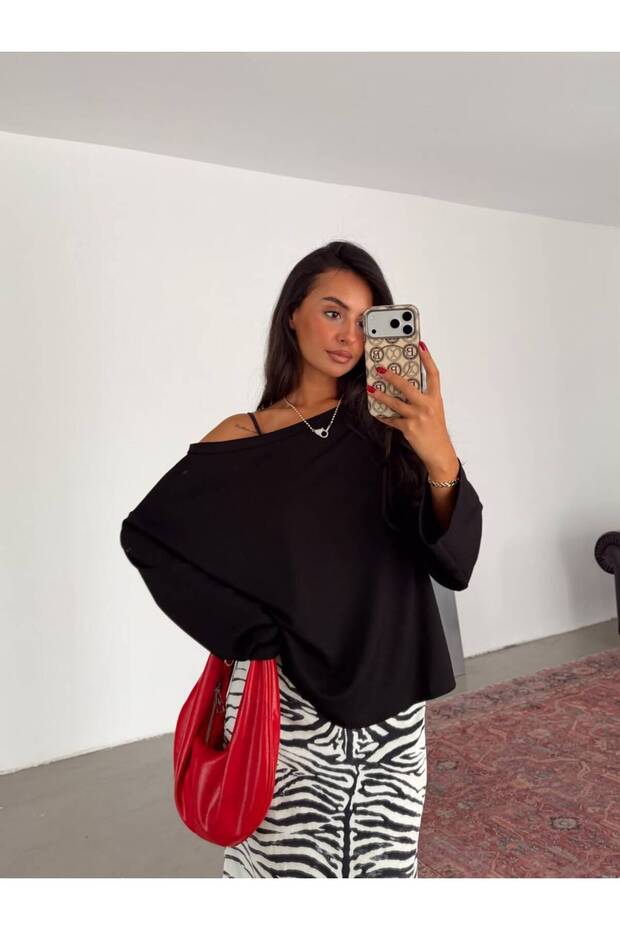 Women's Off Shoulder Boat Neck Oversize Long Sleeve T-Shirt