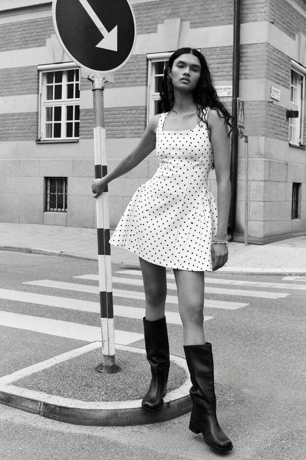 Square-neck flared-skirt dress