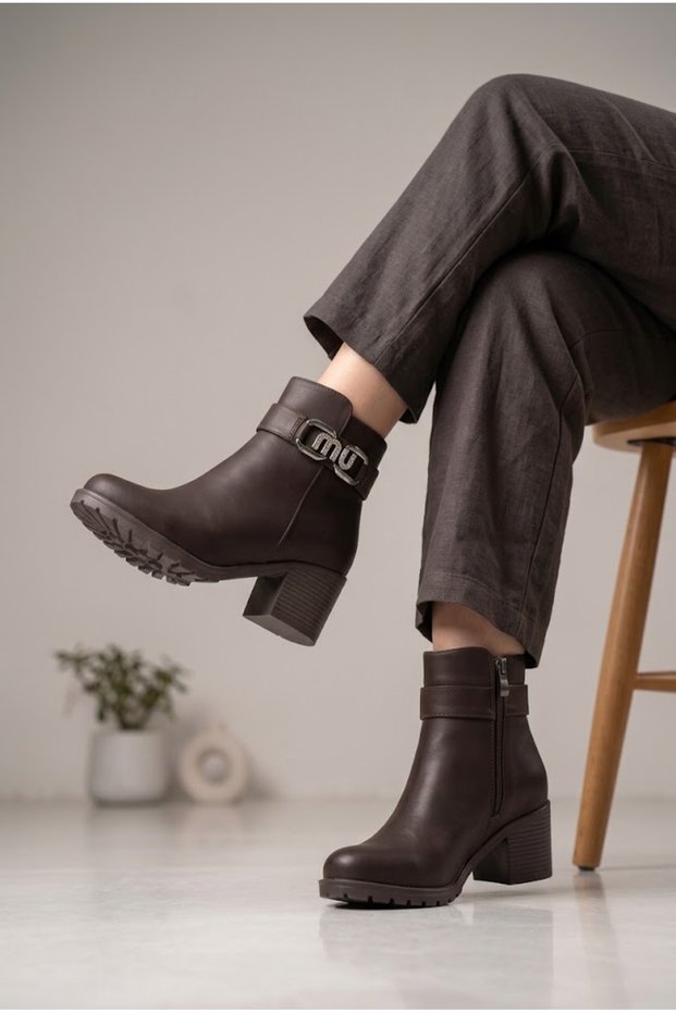 Women's Leather Textured Stone Buckle Detailed Thick Block Heel Serrated Sole Stylish Boots