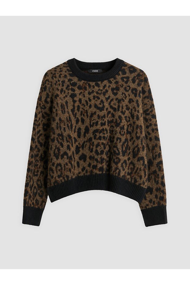 Esvab • Modern & Distinctive Leopard Embroidered Women's Knitwear Sweater