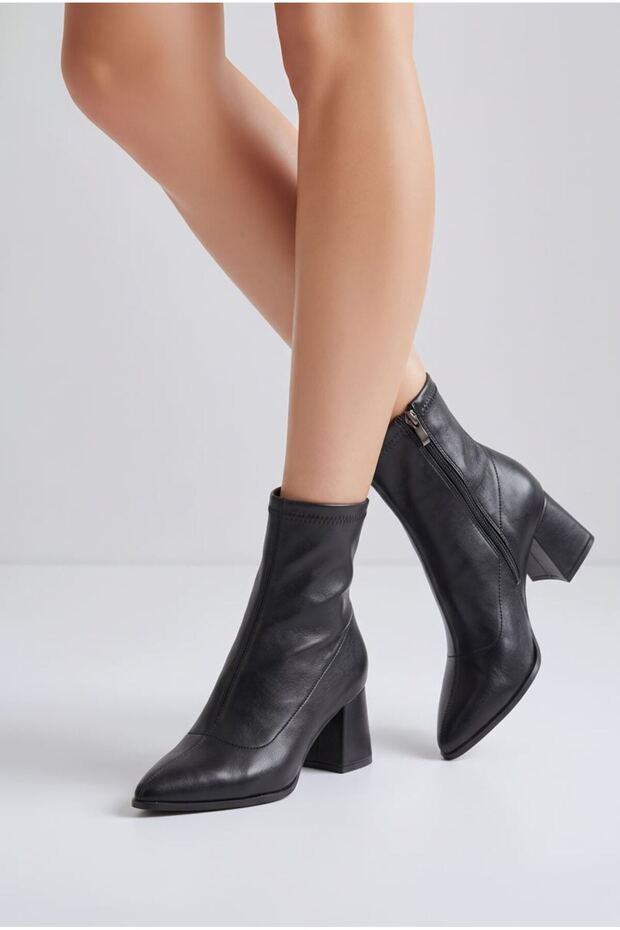 Serrace Pointed Toe Heeled Stretch Boots