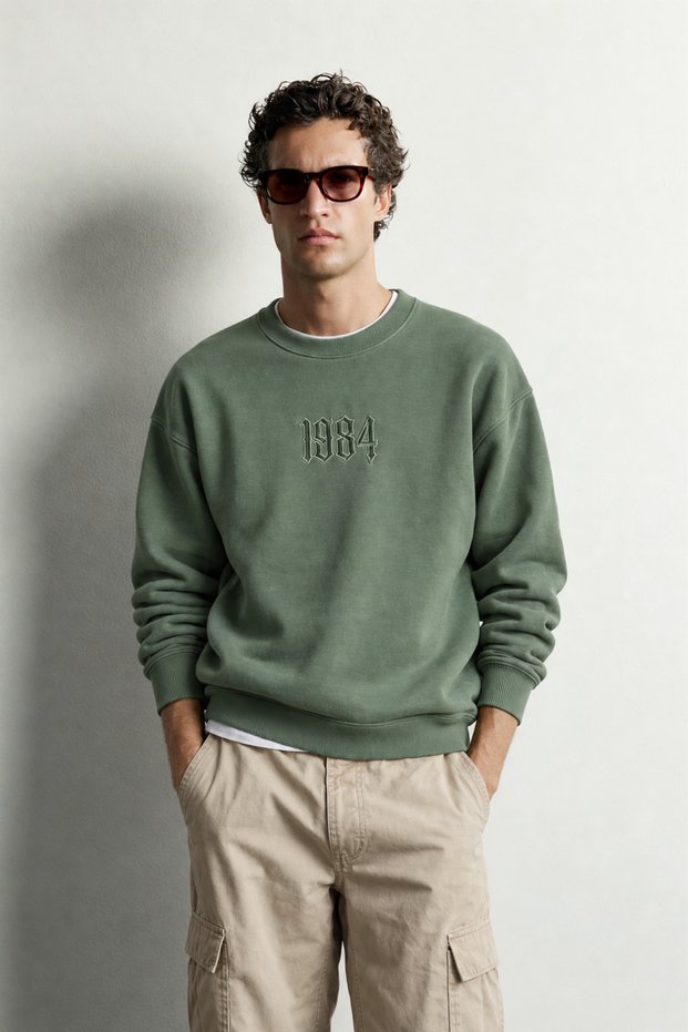 Men's Oversize Sweatshirt with Embossed Embroidery Detail and Crew Neck