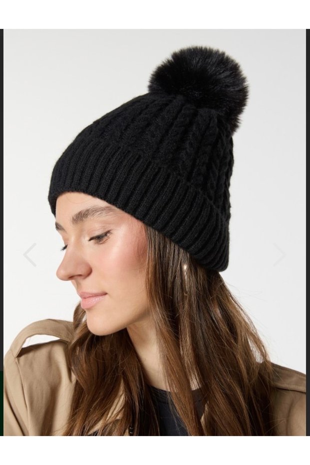 Black Fleece Pom-Pom Knitted Beanie