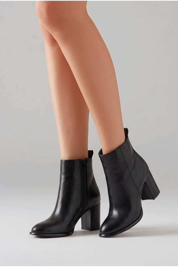 Serrace Stylish Women's Boots with Heels