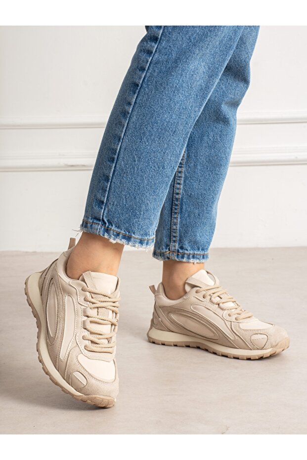 Sneakers - Cream - Short heels (1–4 cm)