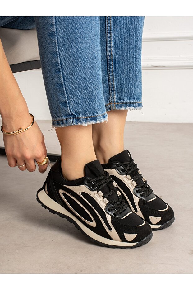 Sneakers - Black - Short heels (1–4 cm)