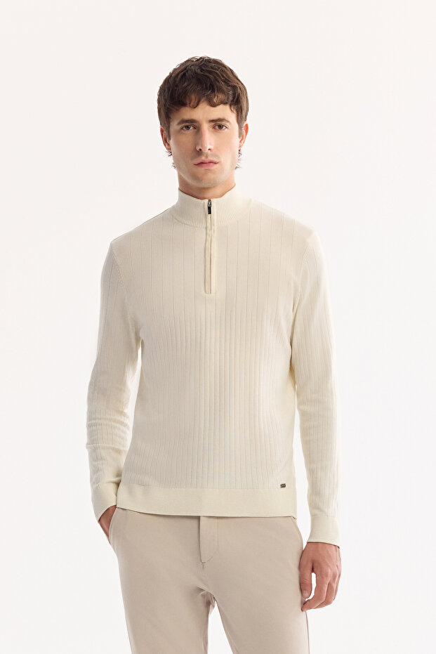 Men's Ecru Stand Collar Zippered Soft Touch Striped Knitwear Regular Fit Sweater A52Y5151