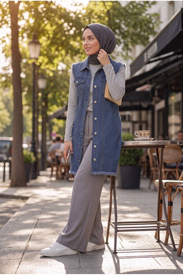 Women's Long Stone-Washed Slim Denim Vest with Collar, Buttoned at the Back, with Pockets and Tassel Details.