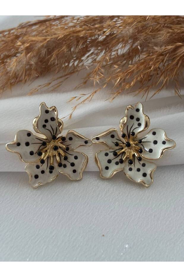 Polka Dot Detailed Flower Earrings