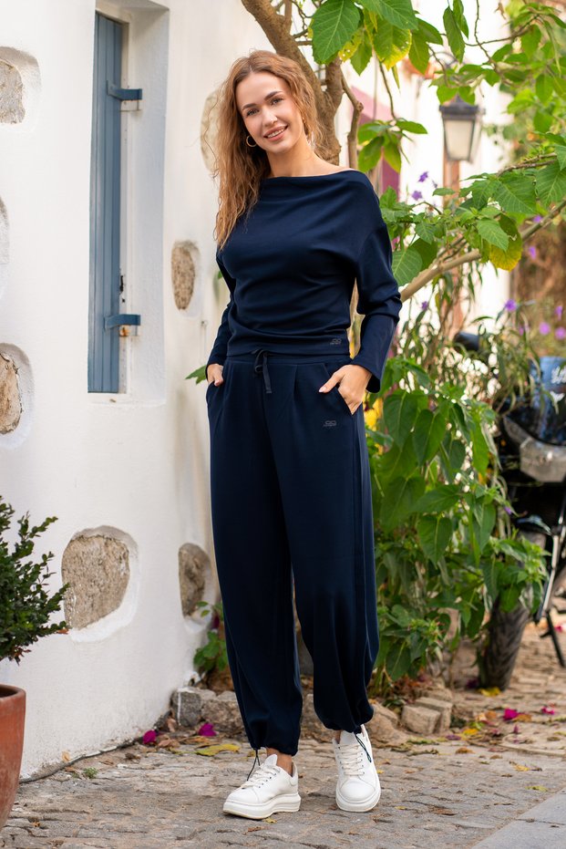 Soft Textured Adjustable Legs Barrel Jogger Bottom Asymmetric Collar Top Set