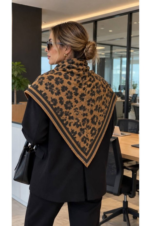 Brown Leopard Baroque Patterned Triangle Women's Shoulder Shawl