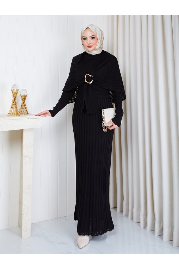 Women's Cloak with Pleated Detail and Brooch Detail Long Knitted Dress