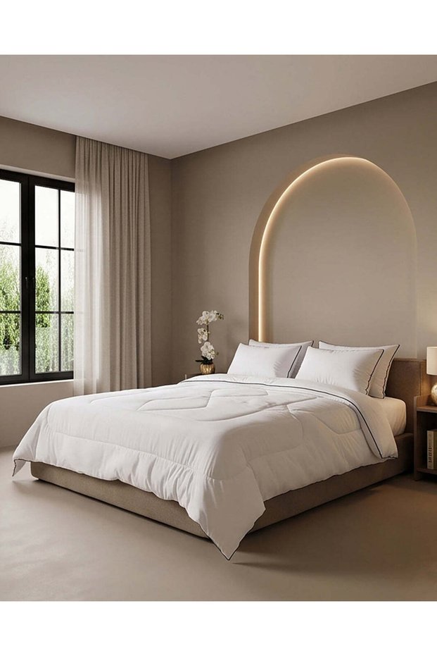 White Duvet With Piping (260 x 220 cm)