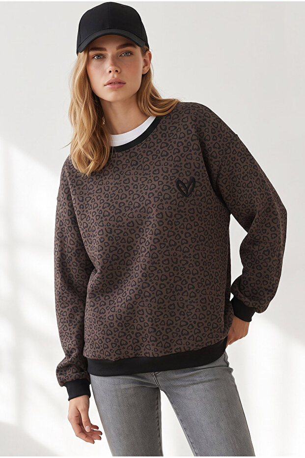 Women's Brown Leopard Heart Embroidered Embroidered Sweatshirt Swt-19000809