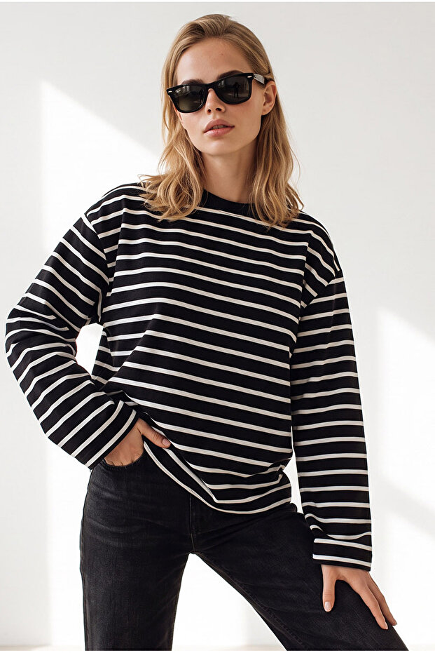 Women's Black and White Striped Spanish Sleeve Slim Sweatshirt Swt-19000811