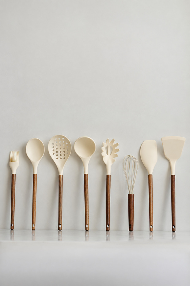 Mirador 8 Piece Acacia Handle Silicone Kitchen Utensil Set – Heat Resistant, Non-Scratch