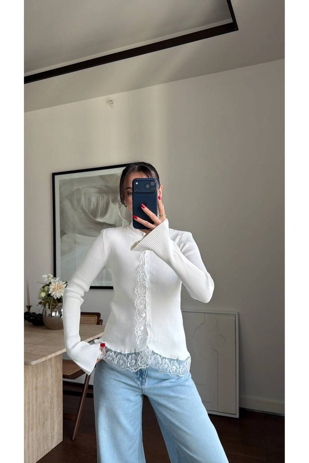 Premium Anti-Pilling Lace Detailed Buttoned Knit Sweater