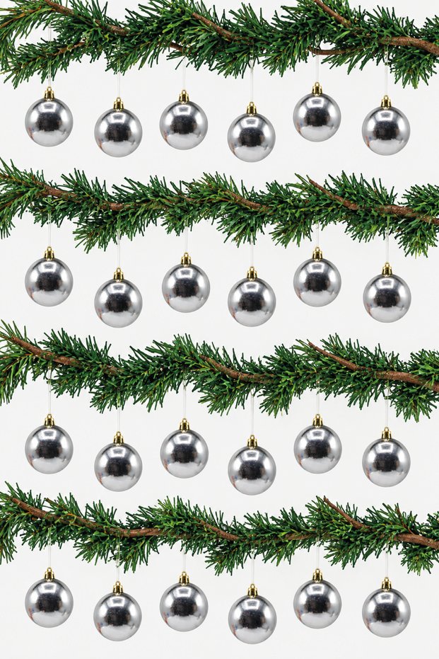 Silver christmas pine tree ornament 4 cm 24-piece cute ball