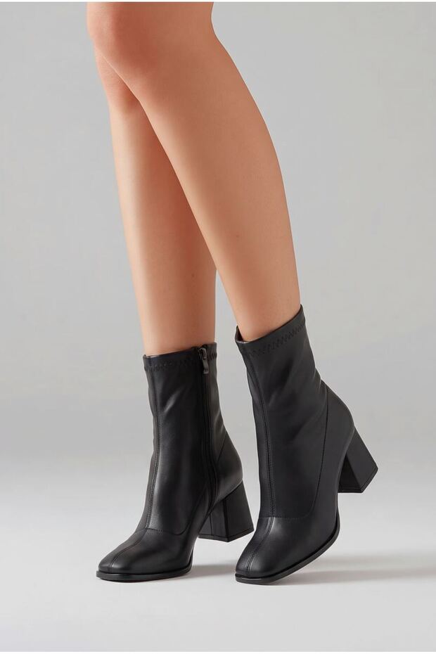 Serrace Women's Stretch Boots with Flat Molded Soles