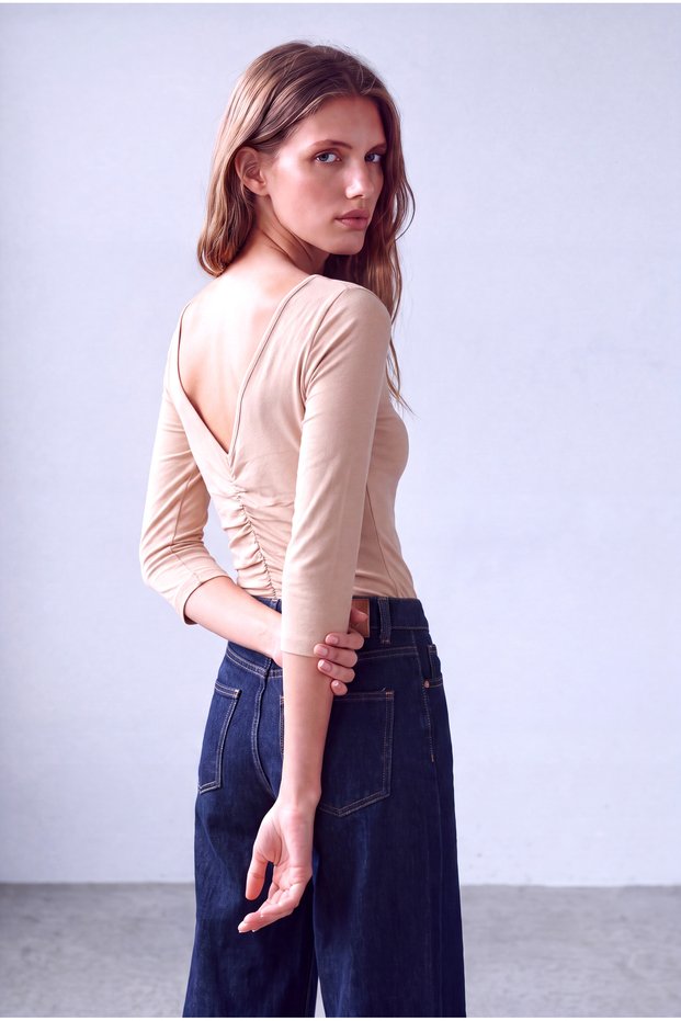 Powder Women's Powder Cotton Wide Crew Neck 3/4 Sleeve Deep V Back Low-Cut Gathered Blouse Carmel