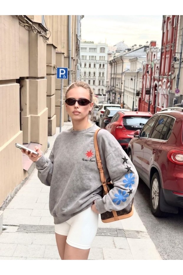 Crew Neck Star and Flower Printed Off-Shoulder Oversize Sweatshirt Aw26Sw0003