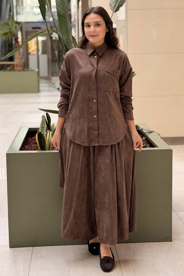 Venus Set with Front Single Pocket Detail and Bag Pocket Detail on the Trousers